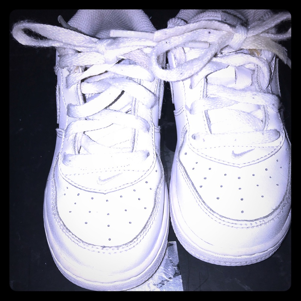 Toddler size 9 Air Force 1 gym shoes.🤗👟